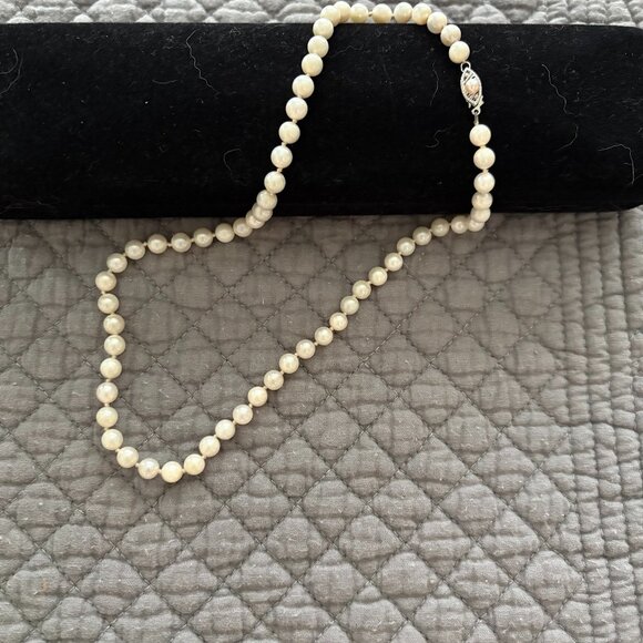 Vintage Akoya Pearls Individually Knotted with Silver Clasp EUC - Picture 3 of 7